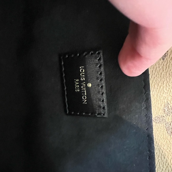 Like NEW POCHETTE METIS LOUIS VUITTON MONOGRAM CANVAS REVERSE SHOULDER Purse - Picture 9 of 12